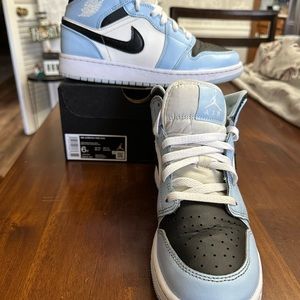 AIR JORDAN 1 MID (GS) ICE BLUE/BLACK-SAIL-WHITE 6Y UK 5.5. USED